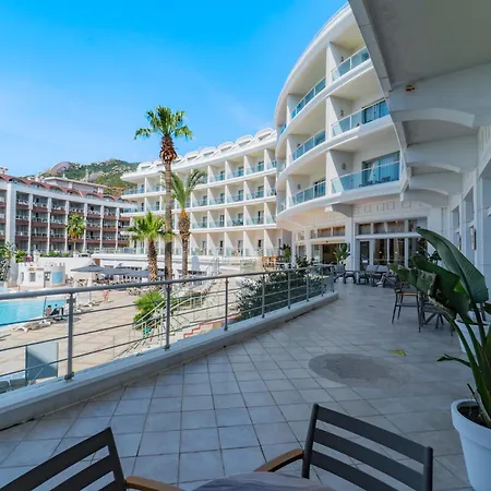 Pineta Park Deluxe Hotel 5*